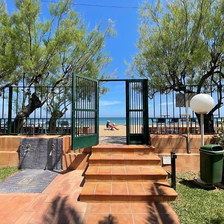 Tetom Primera Linea De Playa Дения Екстериор снимка