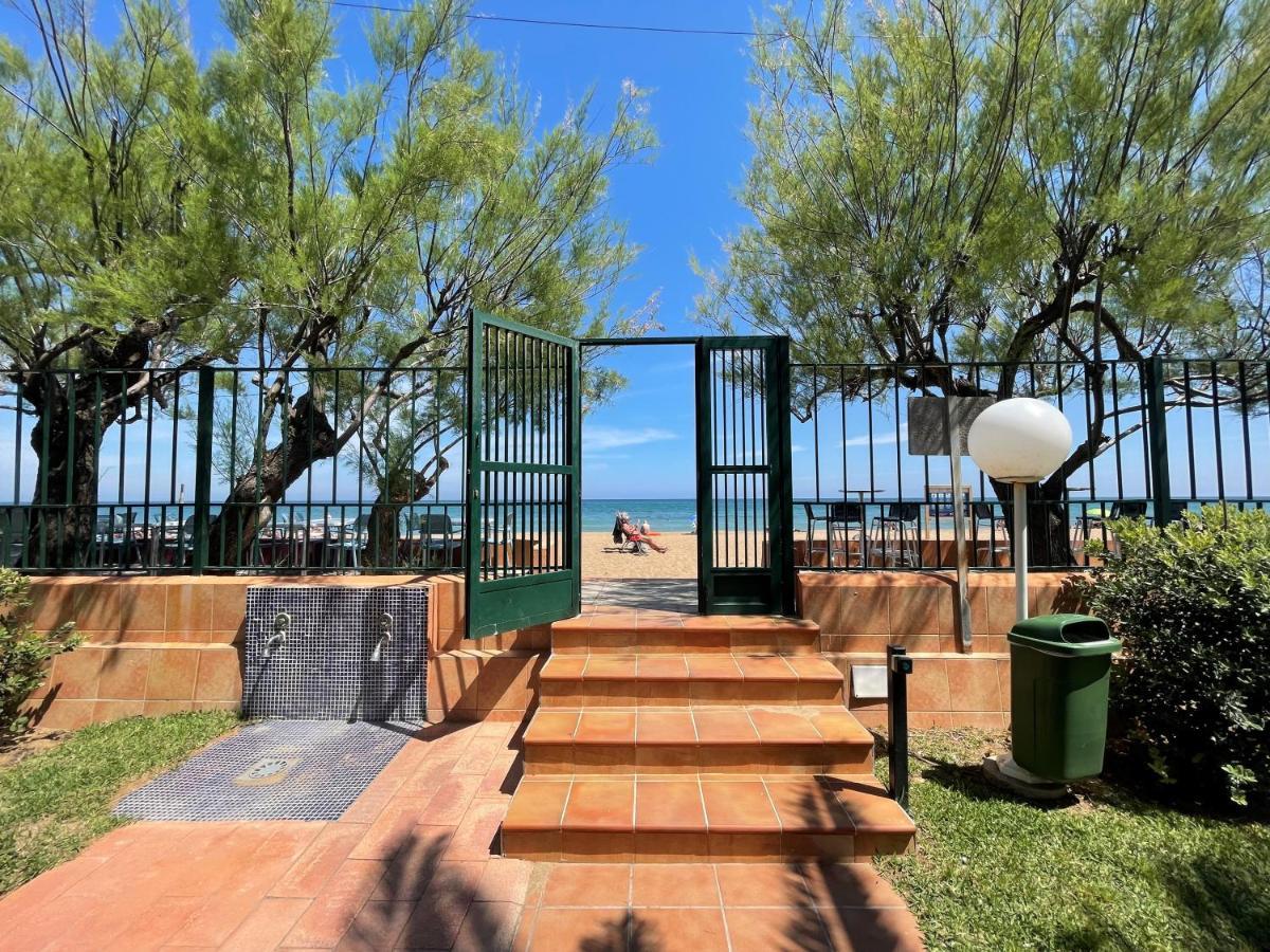 Tetom Primera Linea De Playa Дения Екстериор снимка